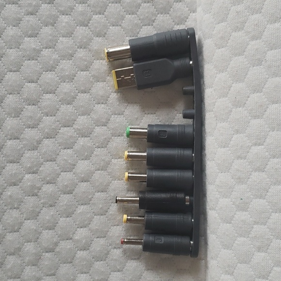 Computer laptop adapters - Picture 3 of 4